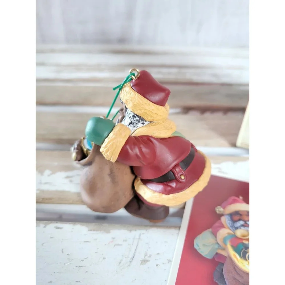 Hallmark Santa's magic sack 2005‎ lights up ornament Xmas tree home decor
